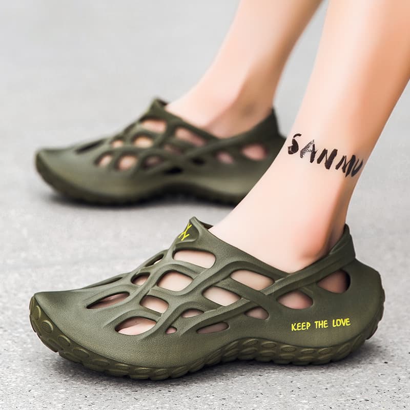 Cloud-like Thick Sole Raised Crocs Men's Summer Outdoor Beach Sandals Men's Fashion Hollow Back Strap Slippers