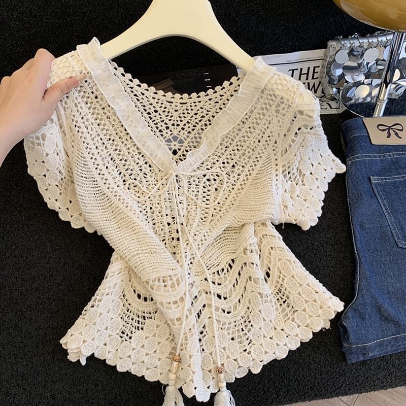 Real Shot of the New Fashionable Versatile Sweet Style V-Neck Lace Hollow-Out Knit Top for Women, Summer Thin Pullover Stylish Blouse