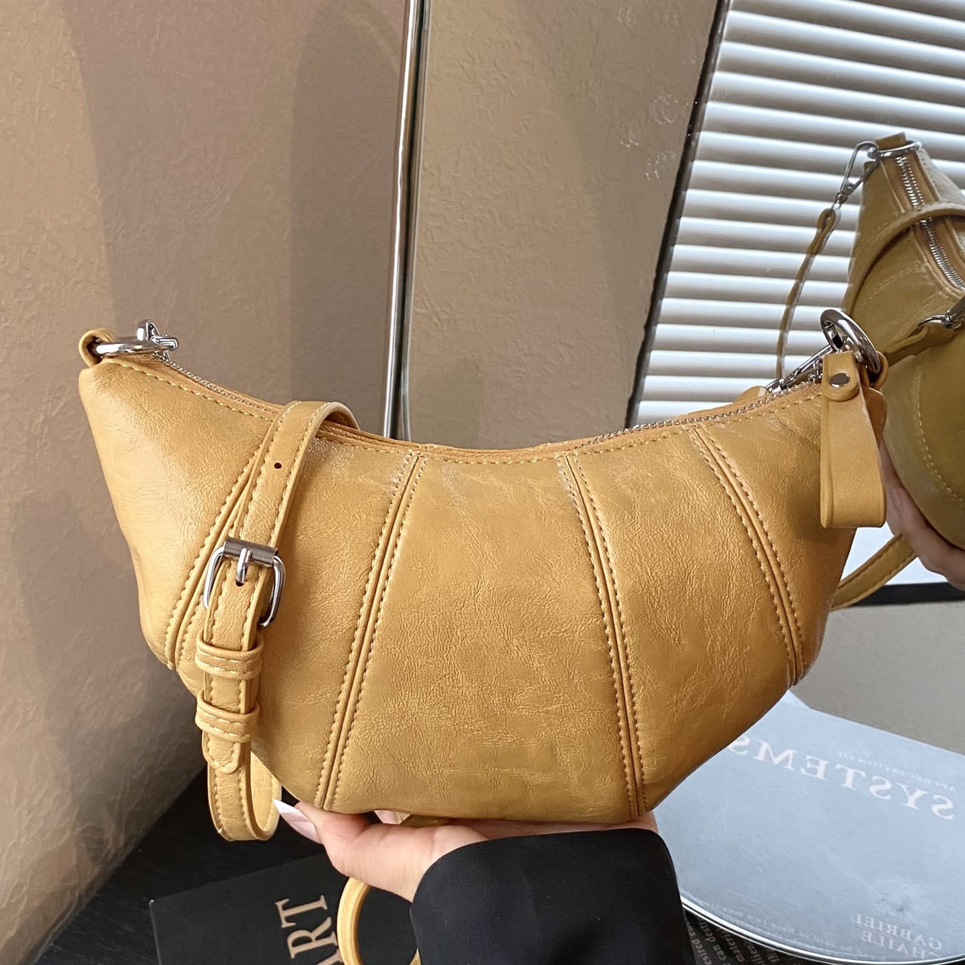 Dumpling Bag 2026 Summer New Fashion High-End Niche Single Shoulder Crossbody Bag Horn Bag Croissant Bag Women's Bag