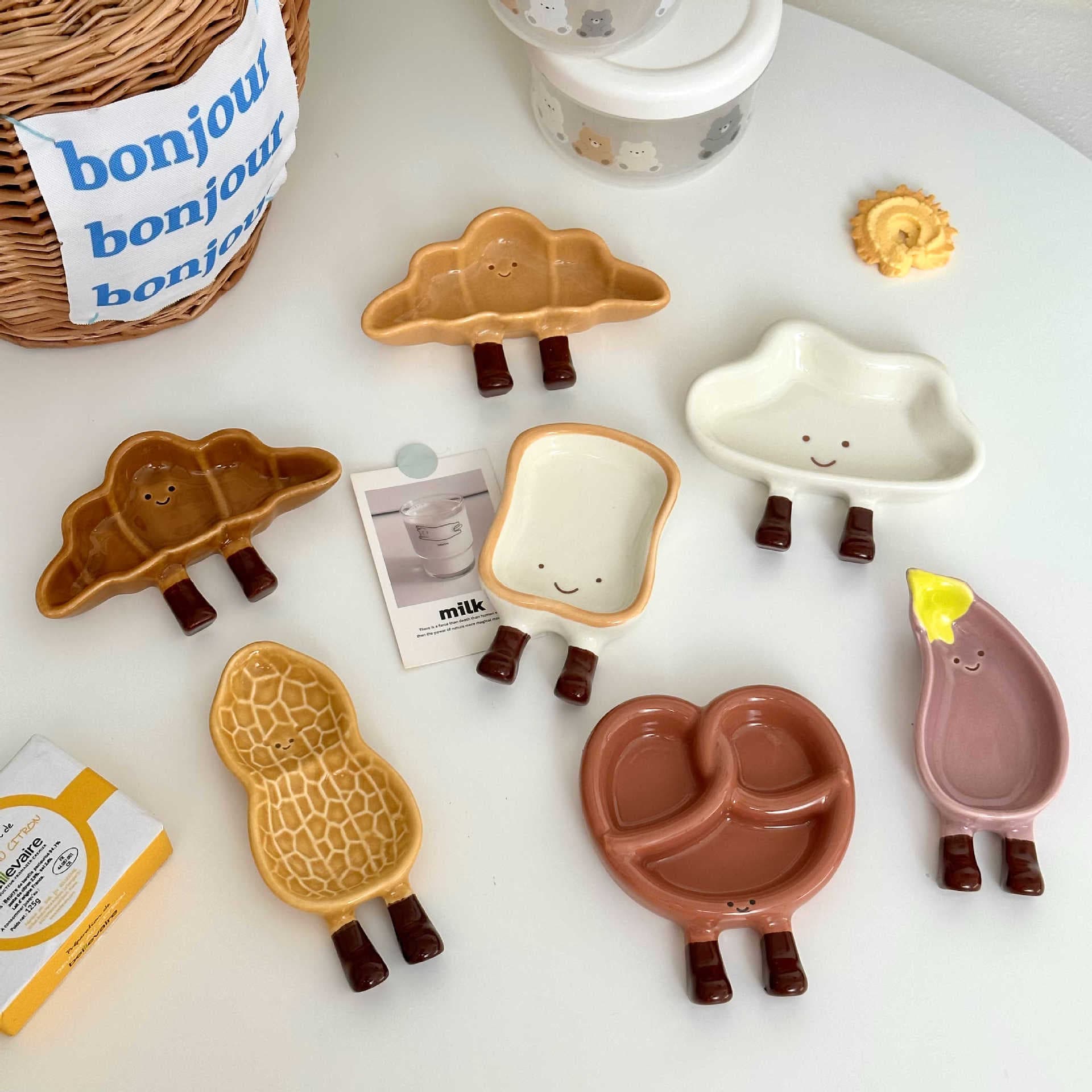 Ins-style cute bread ceramic dipping dish, underglaze color small dish for appetizers, hot pot seasoning dish, soy sauce and vinegar dish, dipping sauce plate
