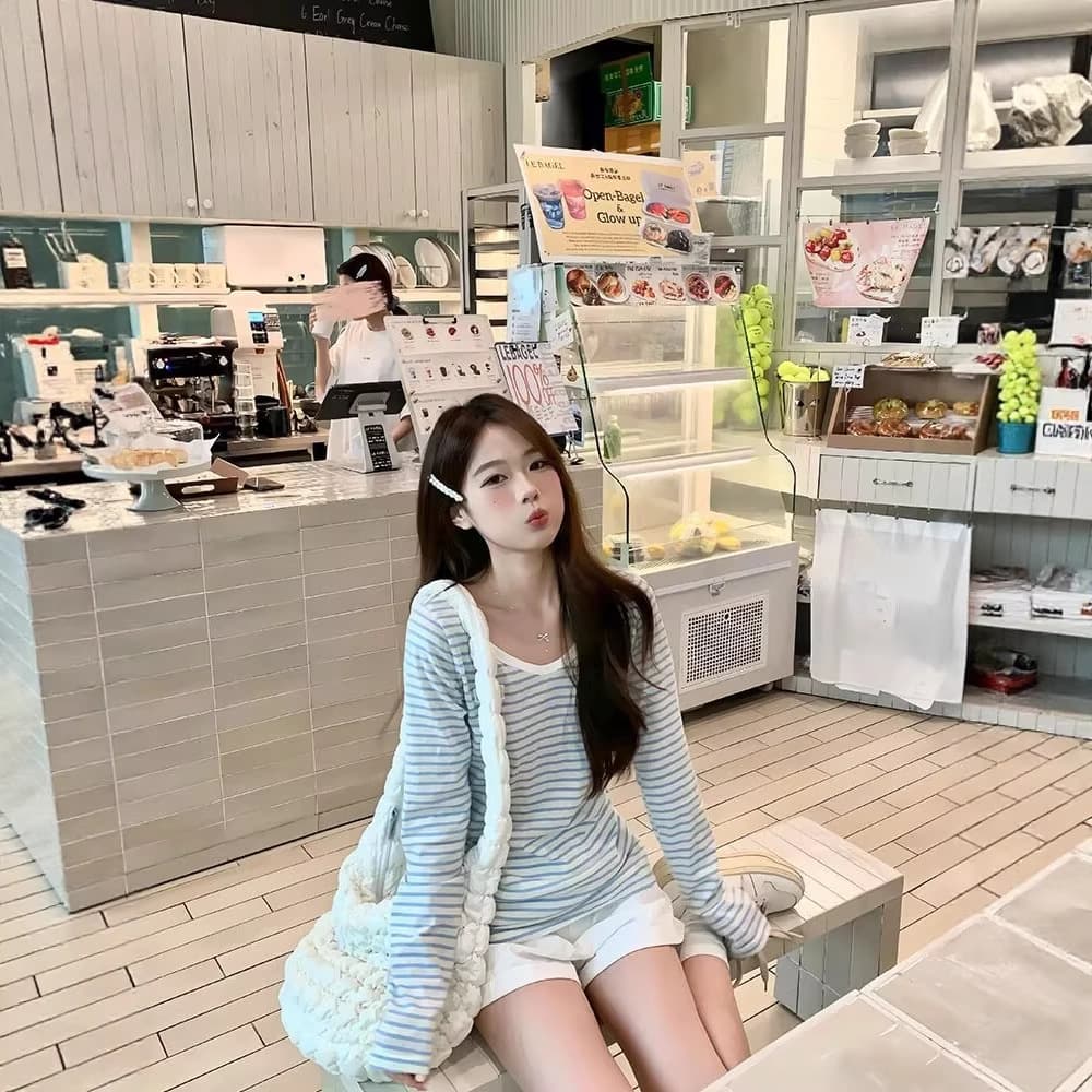 Jiao Xiting Blue V-neck Striped Sun Protection Long Sleeve T-shirt for Women, Korean Style Relaxed Loose Cardigan Top for Women