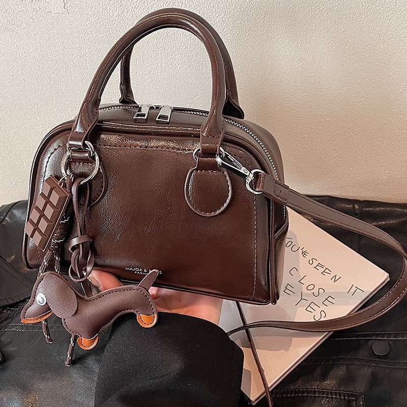 2026 Summer New Shell Handbag Solid Color Niche Crossbody Bag Daily Outing Shoulder Bag Simple Commuter Bag