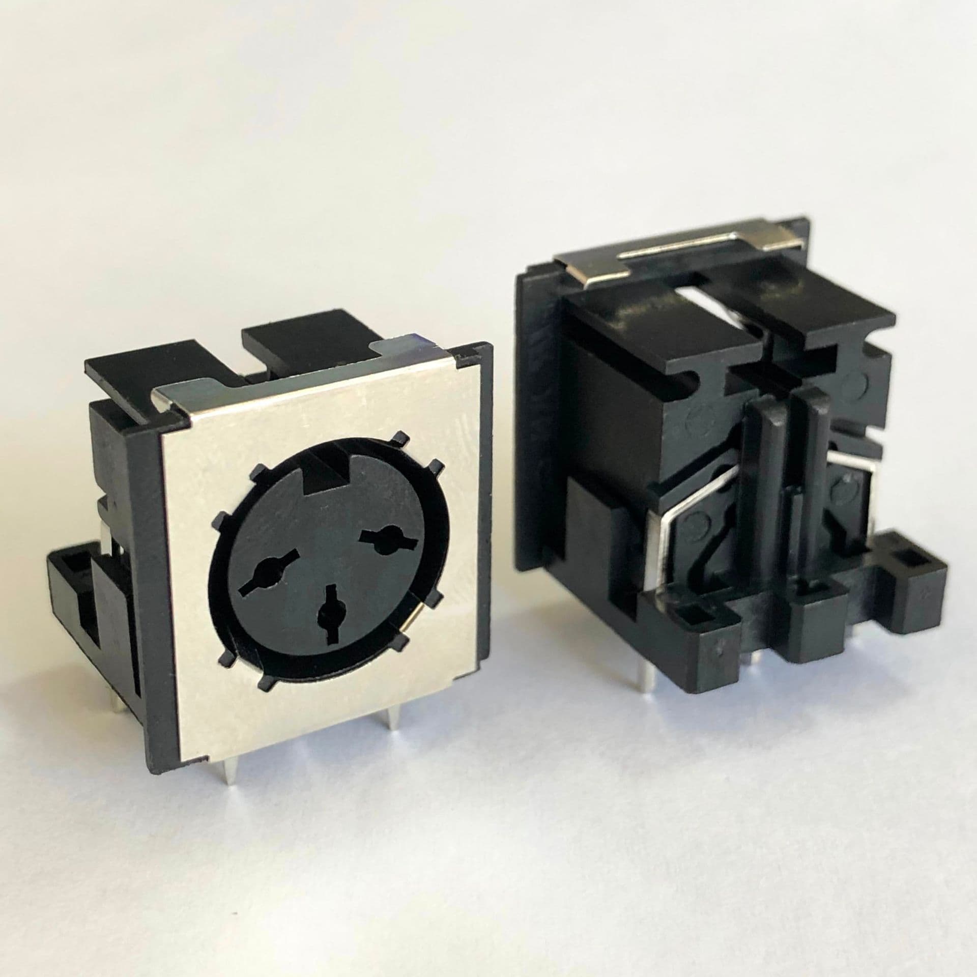 Factory Direct 3-03-05 Large DIN 3-Pin DS Terminal Socket 90-Degree Right Angle PCB Mount Female 3-Core with Shield Female Connector