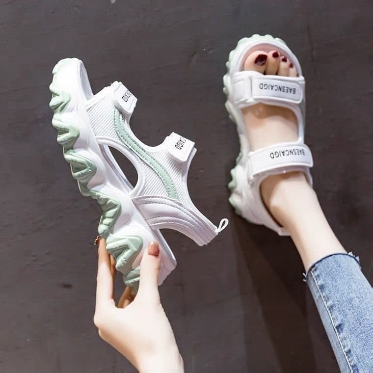 Sports Dad Sandals Women's 2026 New Summer Versatile Internet Celebrity Thick Soled Platform Soft Soled Roman Casual Shoes