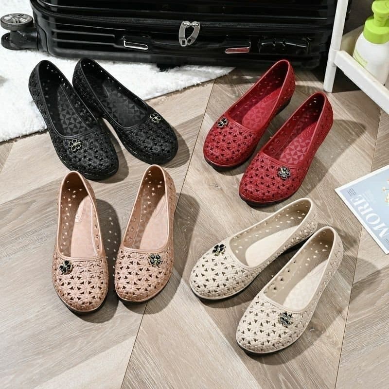 2023 Casual Women's Sandals New Style Plastic Sandals Women's Outdoor Wear Ultra-Soft Hollow Breathable Closed-Toe Sandals
