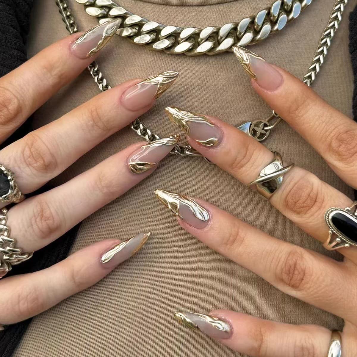 Simple French 3D Gold Wearable Nails Short Almond Shape Fake Nails Removable Nail Tips Wholesale