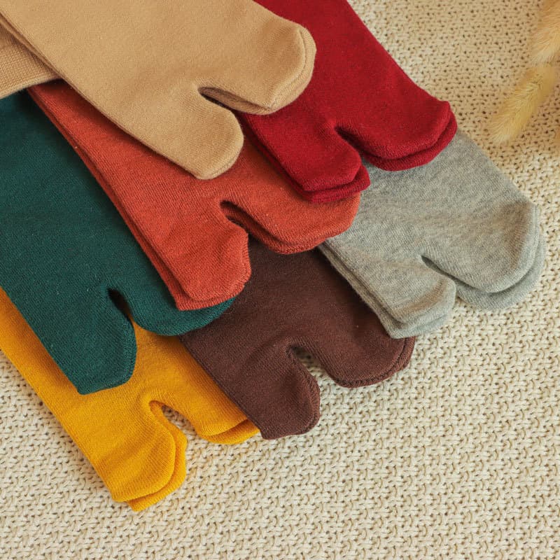 Two-finger socks, Japanese wooden clogs, candy-colored tabi socks, two-finger split-toe mid-calf socks, men's and women's cotton solid color socks.