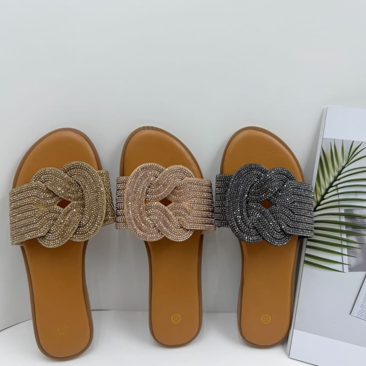 Fashionable rhinestone sandals for women summer 2026 new outer wear flat non-slip beach slippers hot style