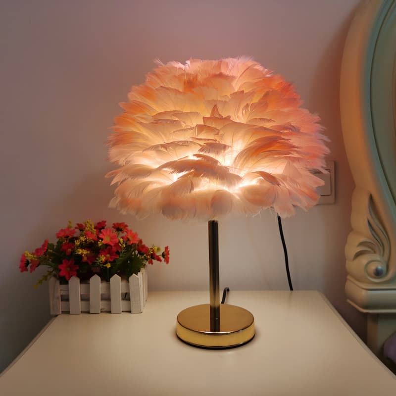 Modern Minimalist White Feathers Lamp Bedroom Wedding Theme North European Style Metal Base Customizable Design Bedside Table Lamp