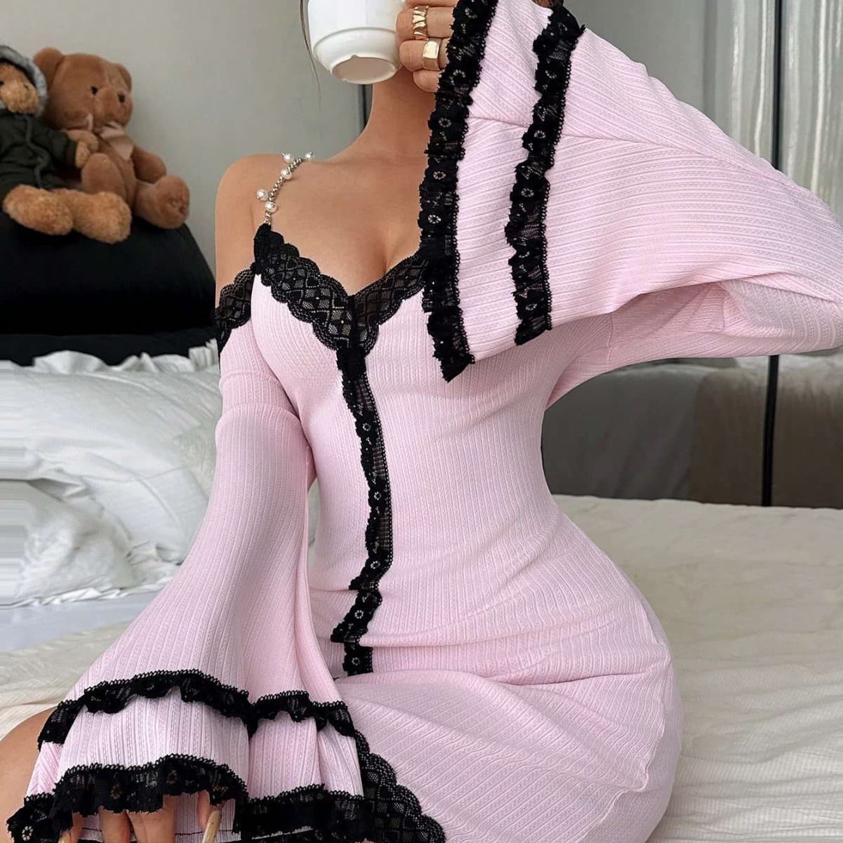 Cross-border Europe and America Hot Sale Lace Pearl Strap Lace Chemise V-Nightwear Sexy Backless Bell Sleeve