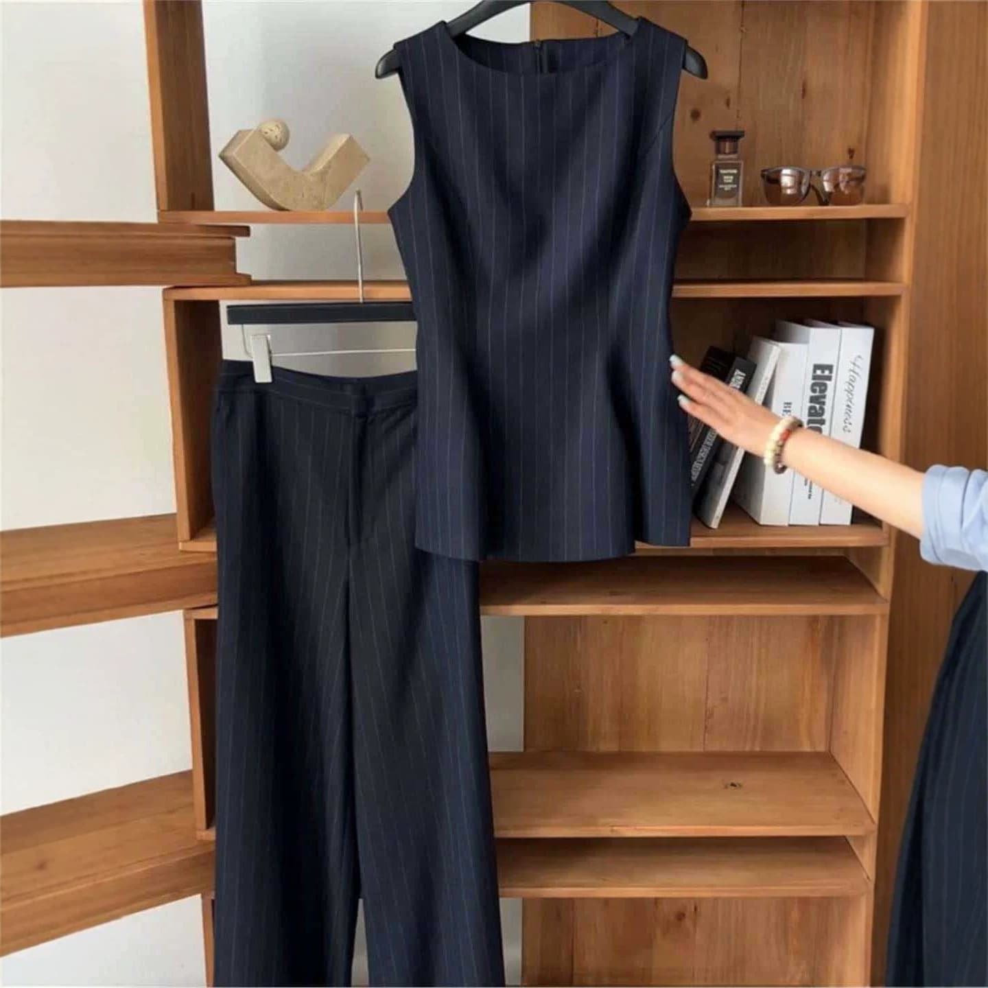 Elegant and decent outfit, light luxury, high-end, great-looking, small fragrant style, navy blue striped top and pants suit