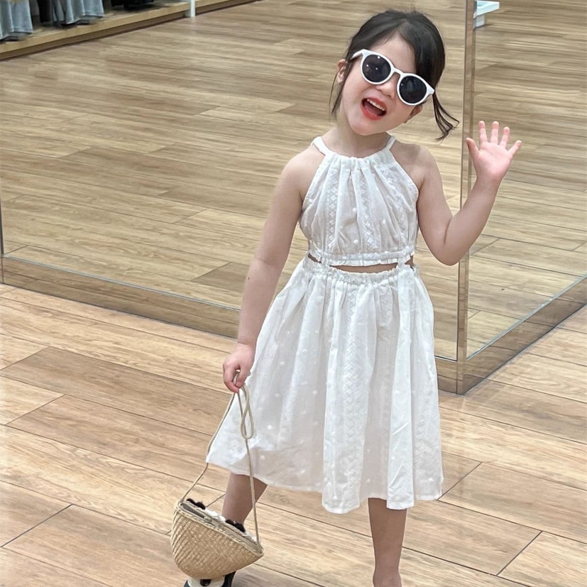 Girls suspender dress, fashionable waist-baring embroidered beach skirt, fresh sleeveless vest dress, elegant little white dress