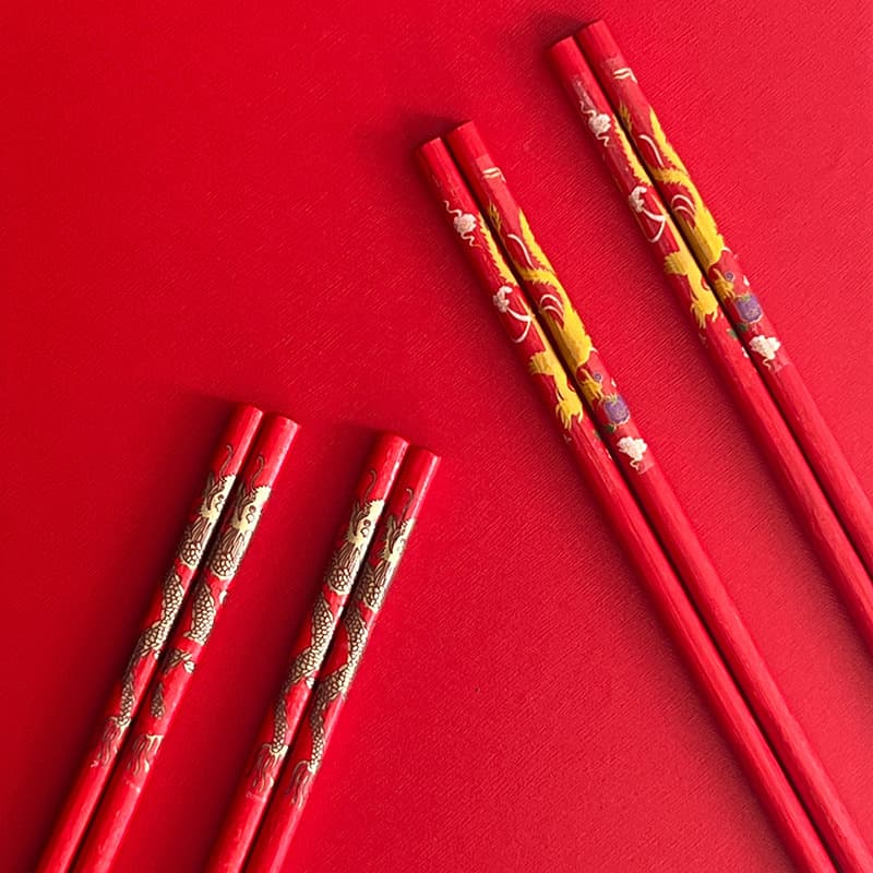 Chinese-style dragon and phoenix wedding chopsticks, red festive chopsticks for home use, Chinese red festive bamboo chopsticks, suitable for Buddha, hotel bulk chopsticks