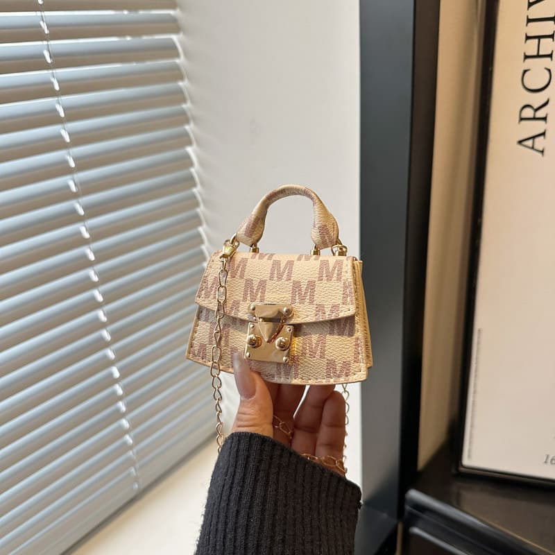Retro Fashion Aesthetic One Shoulder Crossbody Bag Printed Letters Mini 2026 Summer New Fashion Style Chain Simple