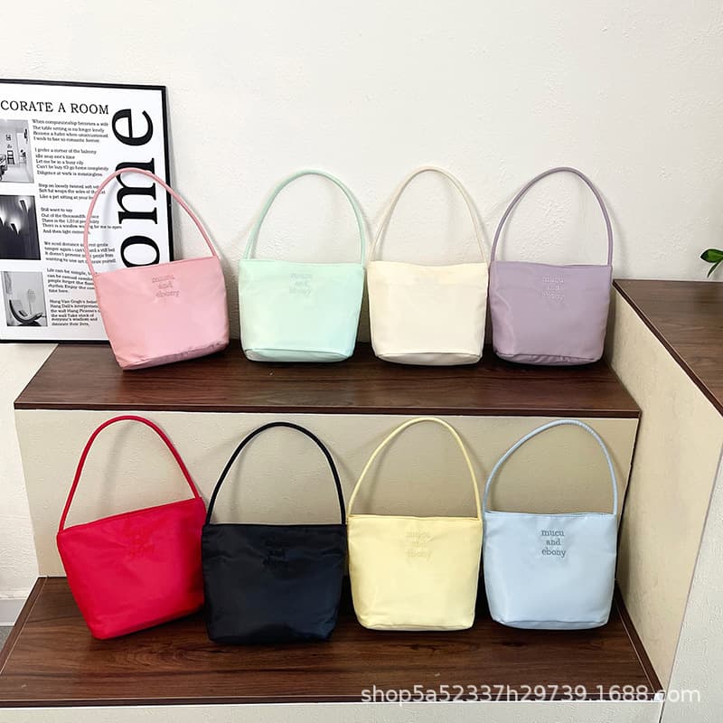 Korean Much and Ebong 2024 New Style Bucket Bag Women's Simple Casual Versatile Handbag Nylon Underarm Bag