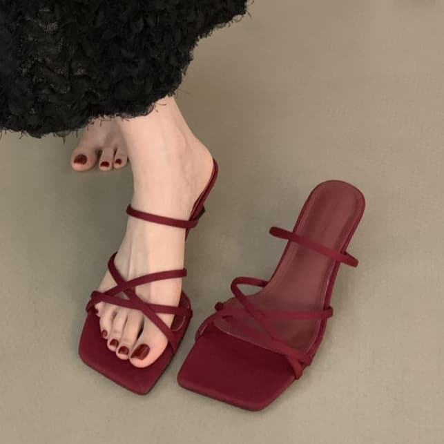 French niche high sandals 2026 summer retro red thin strap heel Roman fashion year open toe stiletto sandal slippers