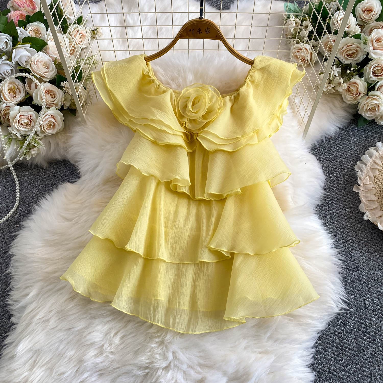 Carefully selected sweet dopamine yellow ruffled one-shoulder shirt for women, super nice and romantic design, fairy chiffon yarn