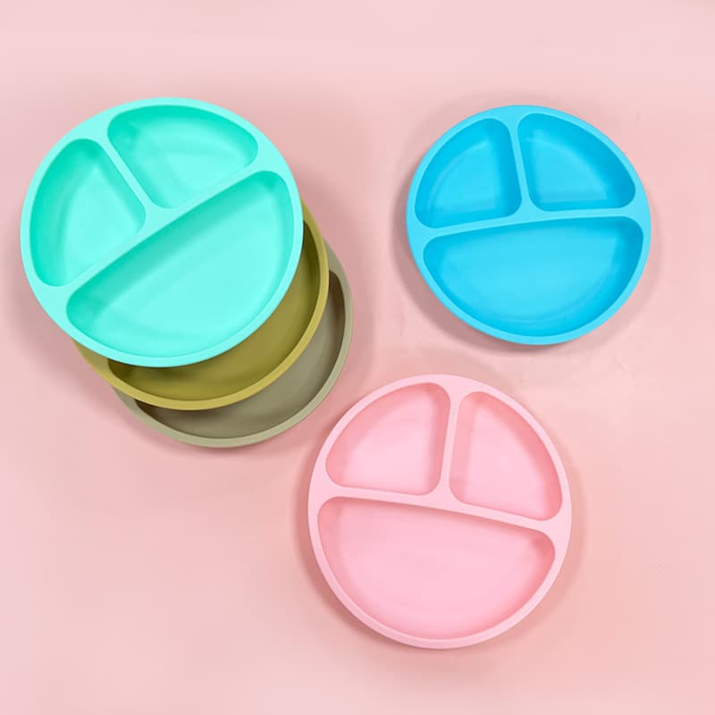 Amazon Silicone Children's Dinner Plate with Suction Cup Integrated Compartment Food Silicone Dinner Plate with Fork and Spoon 2-piece Set