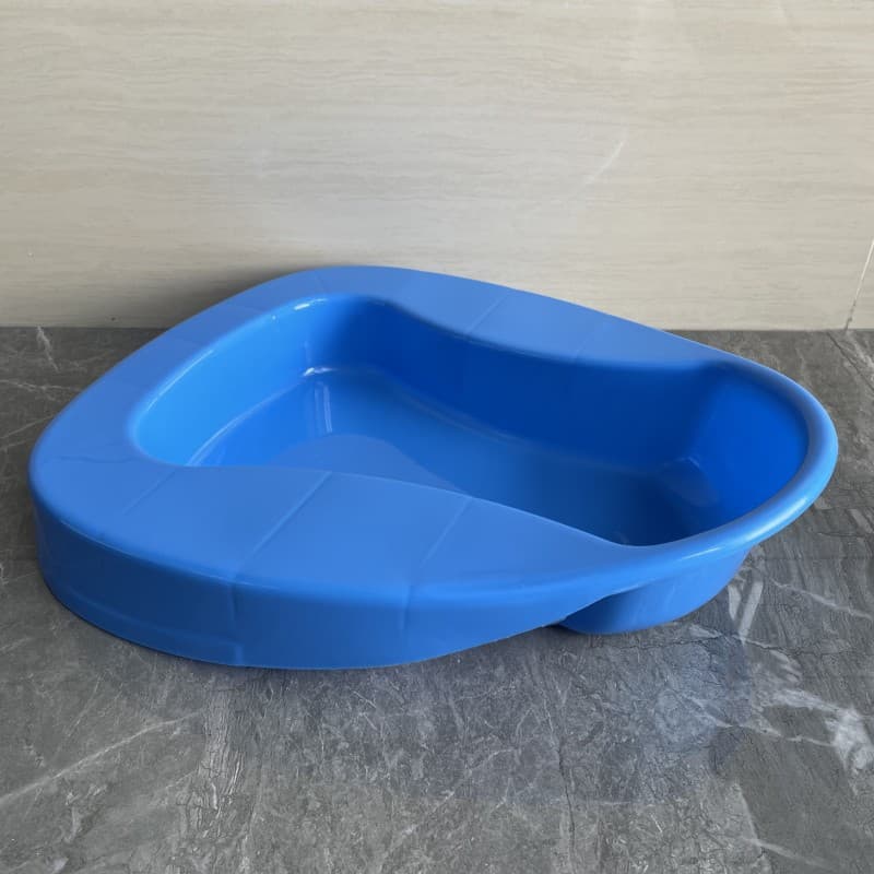Plastic commode basin, bedpan for pregnant women, commode seat for the elderly, blue urinal for patients.