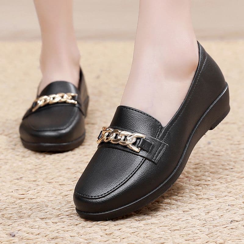 New Velcro wedge heel mom shoes, low-top, shallow-mouth commuter casual rubber shoes, one-piece molded leather shoes for women.