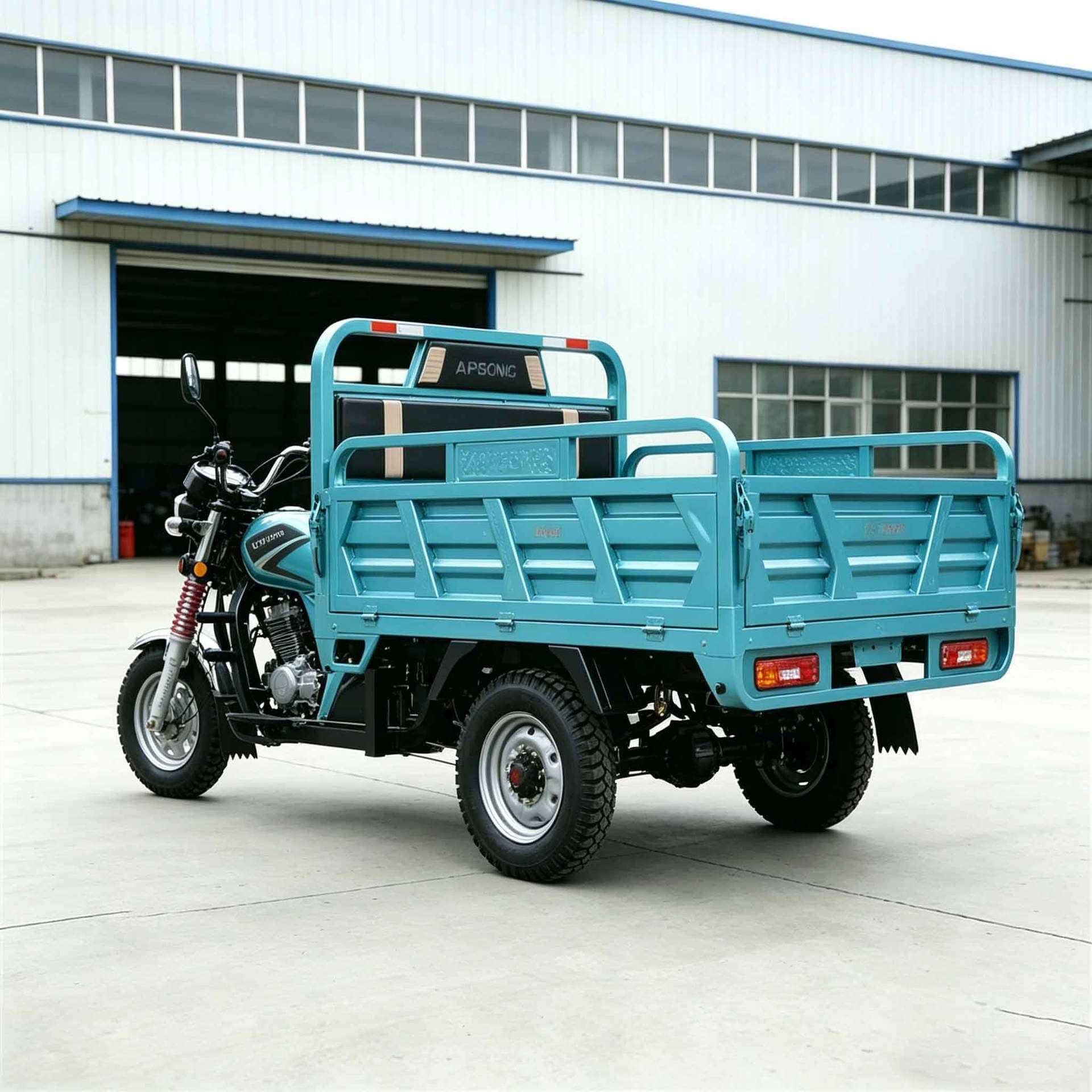 Home and Farm Use Cargo Three-Wheeled Motorcycle for Export, Fuel-Powered Trike, Durable and Fuel-Efficient