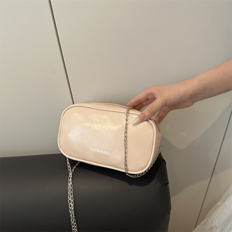 Simple and Stylish Solid Color Oil Leather Small Square Bag for Women, Retro Versatile Casual Commuting Shopping New Design Crossbody Bag