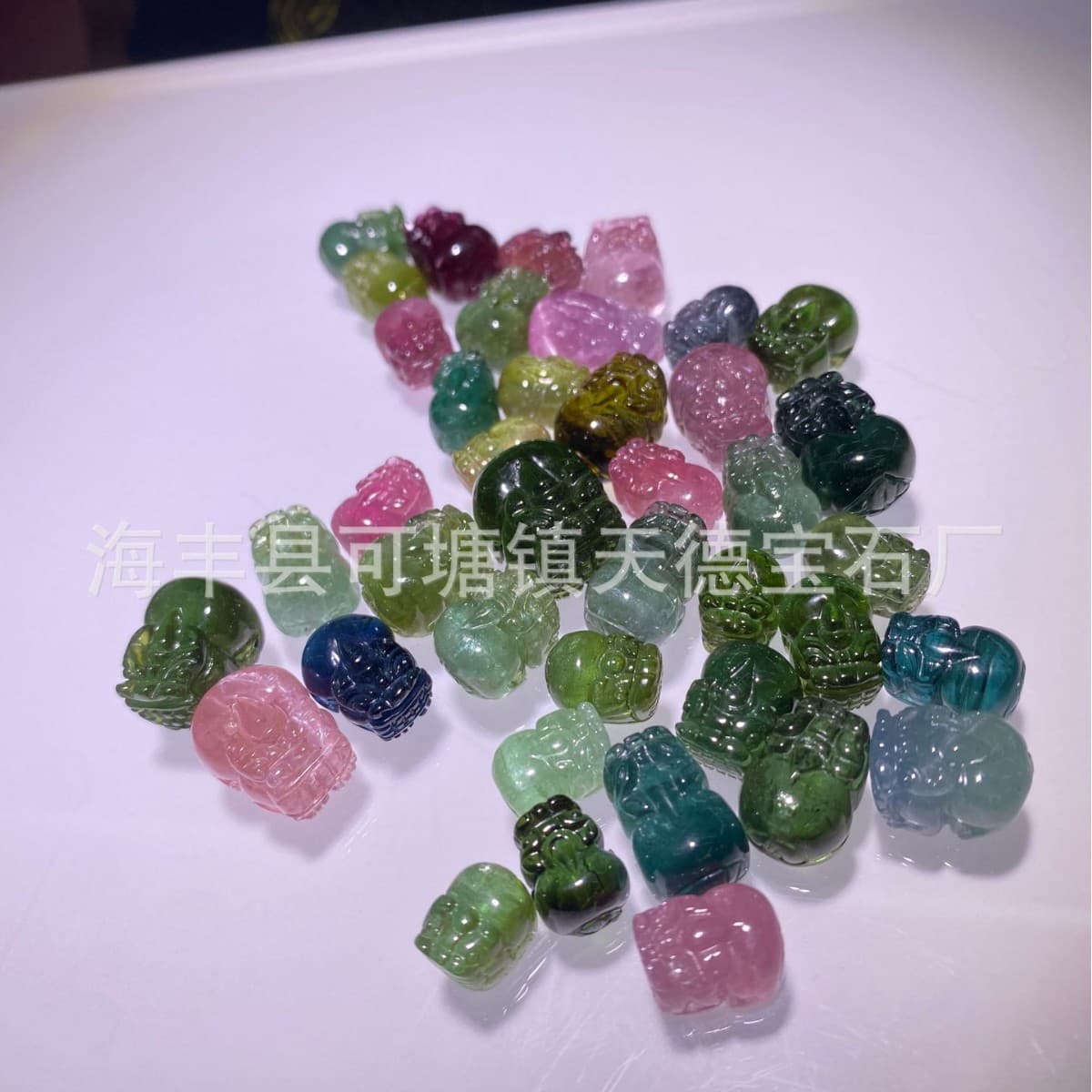 Natural tourmaline bare stone carvings Brazilian tourmaline three-dimensional Pixiu old mine candy color tourmaline wholesale