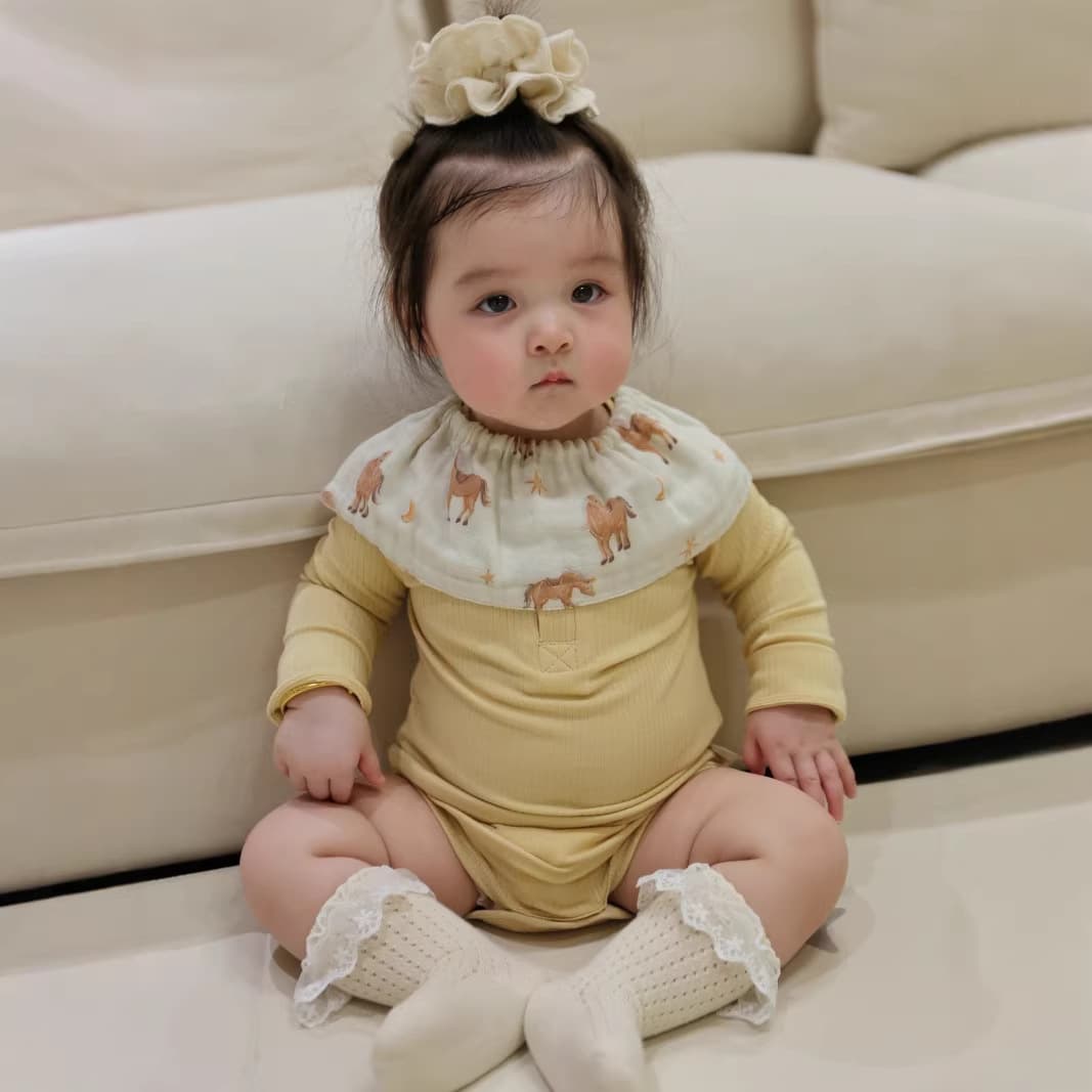 High-looking baby gauze bib with petals, bamboo cotton gauze saliva napkin, baby bib anti-dirty and non-neck-stretching