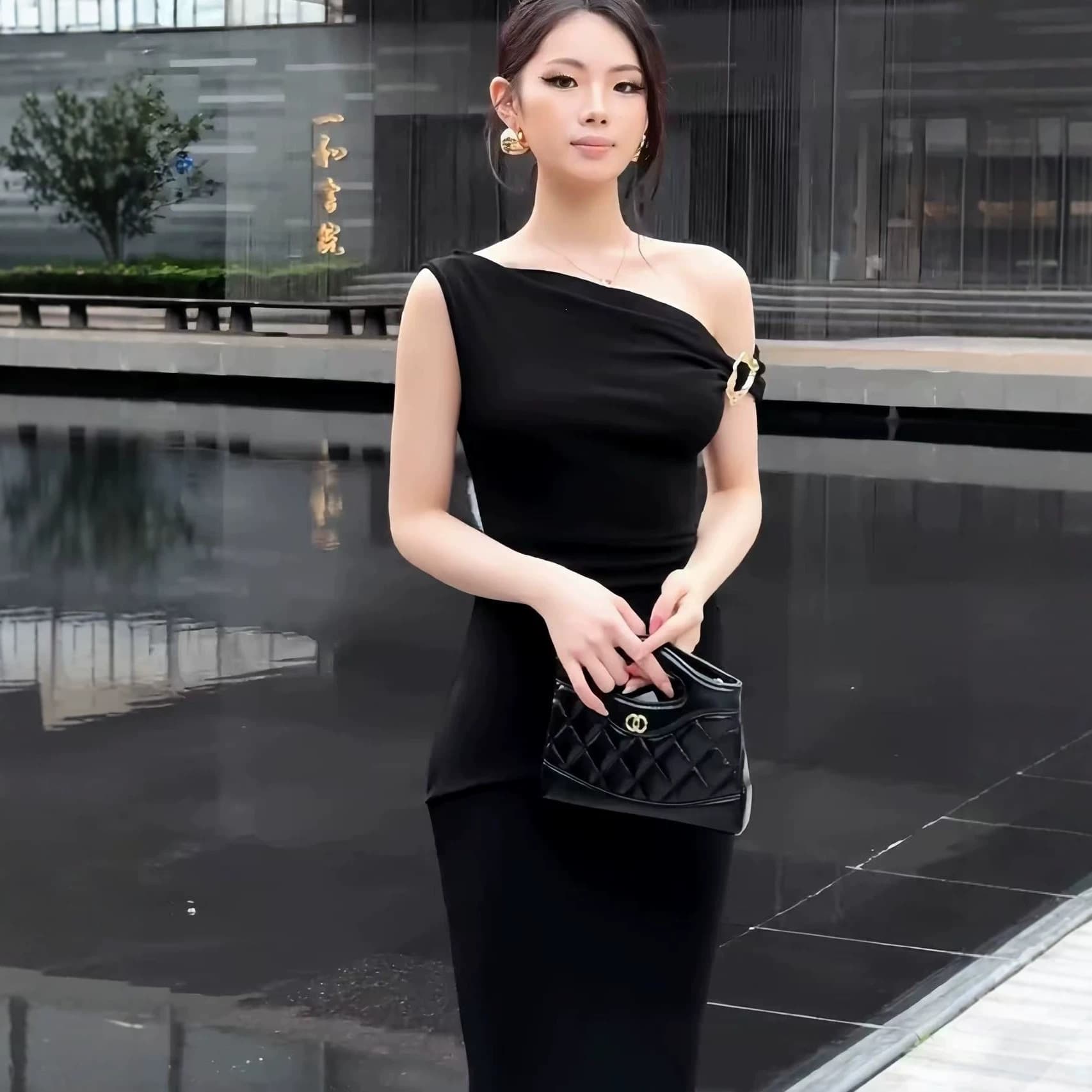 Summer minimalist style, feminine, light and mature style, sloping shoulders, sleeveless, slit, slim waist, long slim fit dress