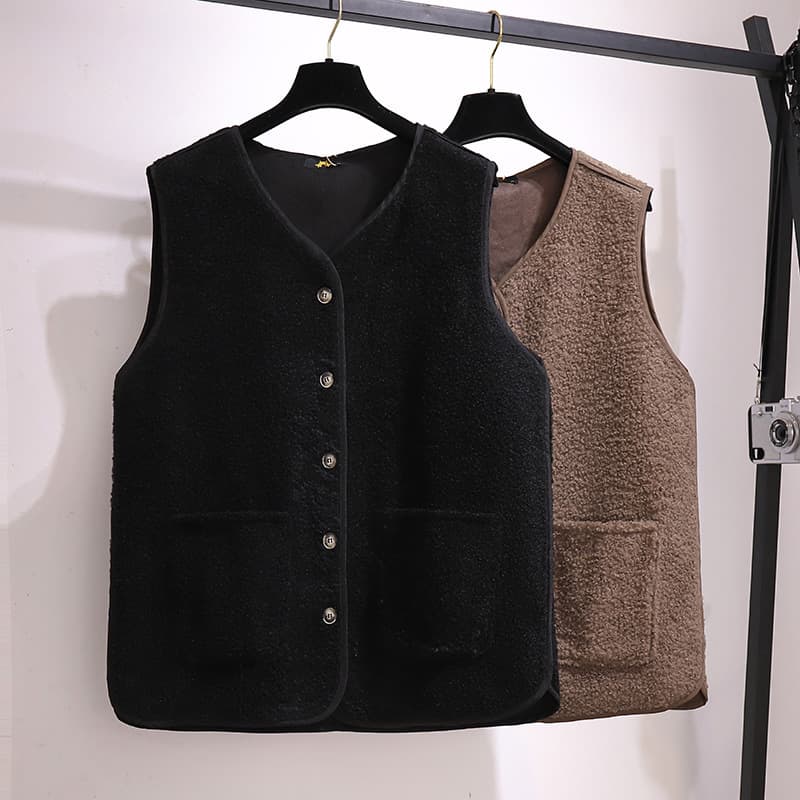 300 Jin Curvy Girls Faux Lamb Fur Vest Sleeveless Top, 2024 Autumn New Arrival Chic Plus-Size Fashion Waistcoat Jacket