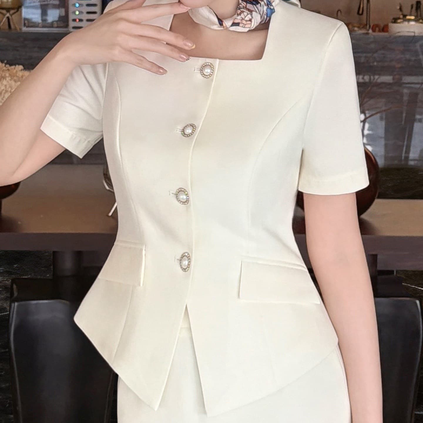 High-end Professional Skirt Suit for Women, Fashionable, Slimming, and Figure-Flattering Work Dress for Beauty Salon and Hotel Front Desk Reception