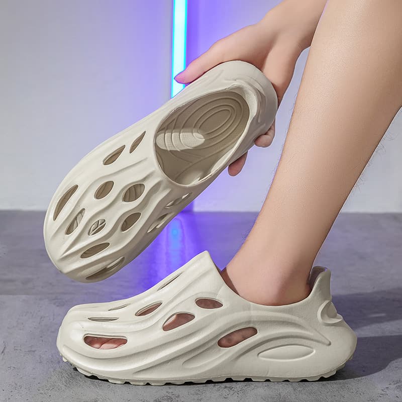 Men's Summer 2025 New Clog Shoes with Cloud-Like Feel, Hollow Beach Anti-Slip and Odor-Proof Sandals, Thick-Soled Outdoor Wear