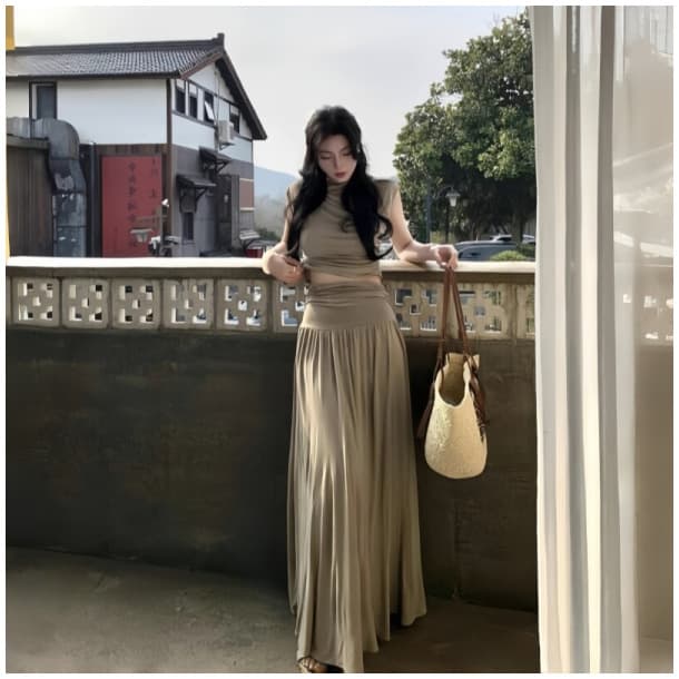 Cool temperament, cool style, fashionable suit for women, 2026 summer new style, light and mature top, long skirt, two-piece set