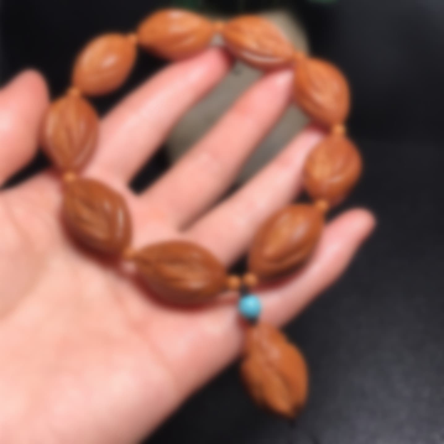 New style olive pit hand-carved small "Source of Life" hand string, aged oil pit artistic olive carving cultural play piece for collection.