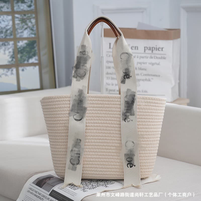 Straw Woven Bag Beach Versatile Single Shoulder Large Capacity Bucket Bag Fashion Fresh 2026 Vacation Straw Bag Handmade Bag