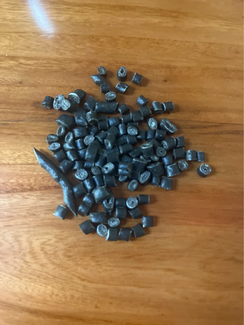 Supply of high and low pressure mixed plastic pellets