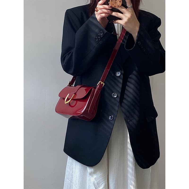 2025 New Women's High-End Versatile Crossbody Bag French Niche Style Shoulder Bag Red Handbag Underarm Bag Fashionable