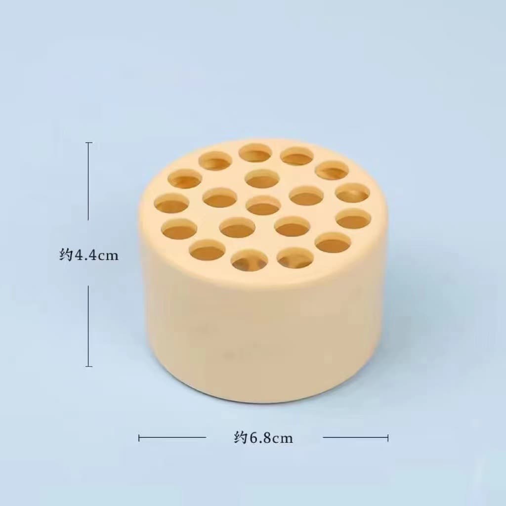 In stock, 4 colors available, compatible with various sizes of flower stems, reusable bouquet holder, spiral flower stem holder.