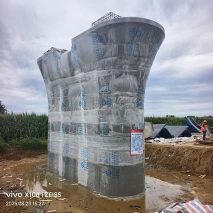 New degradable material: molecular moisture film for concrete and bridge pier curing, double-layer film with water beads