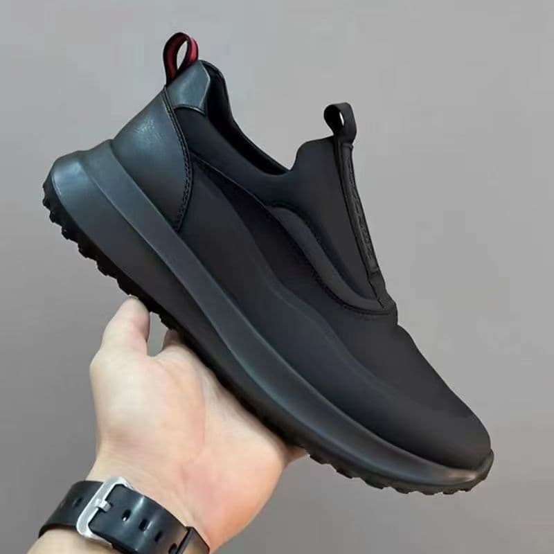 2026 New Men's Shoes Black Slip-on Casual Shoes Breathable Soft Sole Lightweight Lazy Shoes Versatile Sports Shoes Wholesale