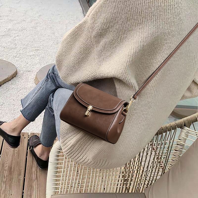 Women's bags are versatile in summer. This year's popular niche design is high-end. 2026 new commuter crossbody bags are trendy.