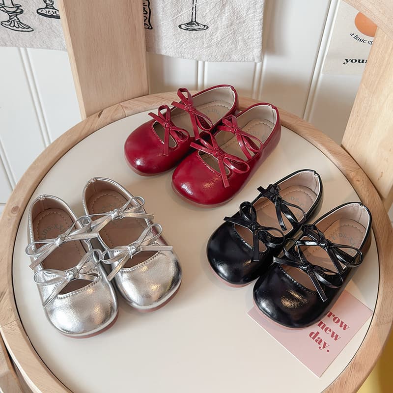 Girls Princess Shoes 2026 New Autumn Soft Sole Silver Toddler Flat Shoes Baby Kids Leather Shoes