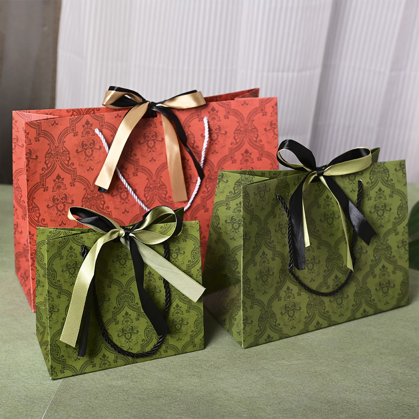 Cross-border shopping bag, Teacher's Day gift bag, Gucci green packaging bag, candy paper bag, clothing shopping bag, universal