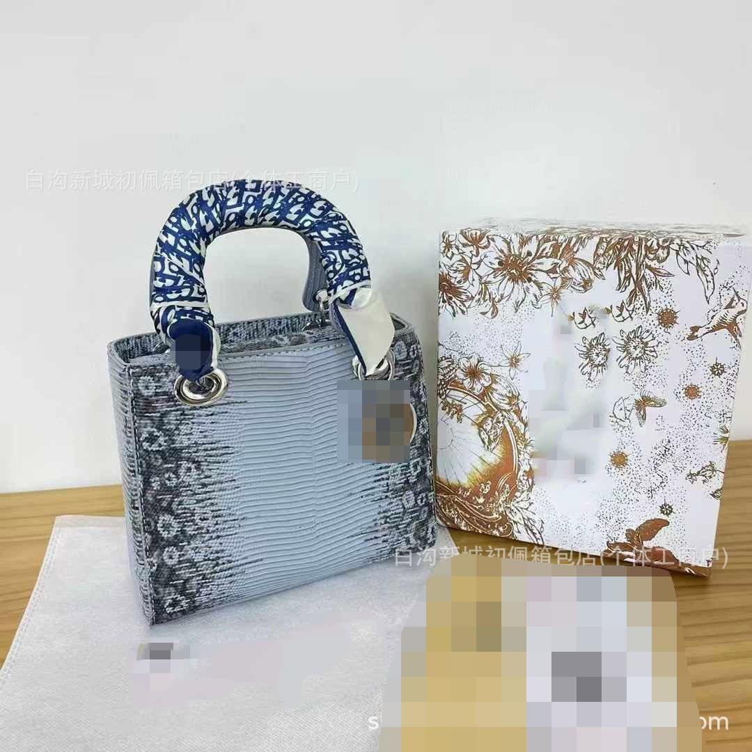 Fashion Textured Handbag with Silk Scarf, D-style Light Luxury Versatile Women's Crossbody Bag, Cross-border Minimalist Textured Small Square Bag