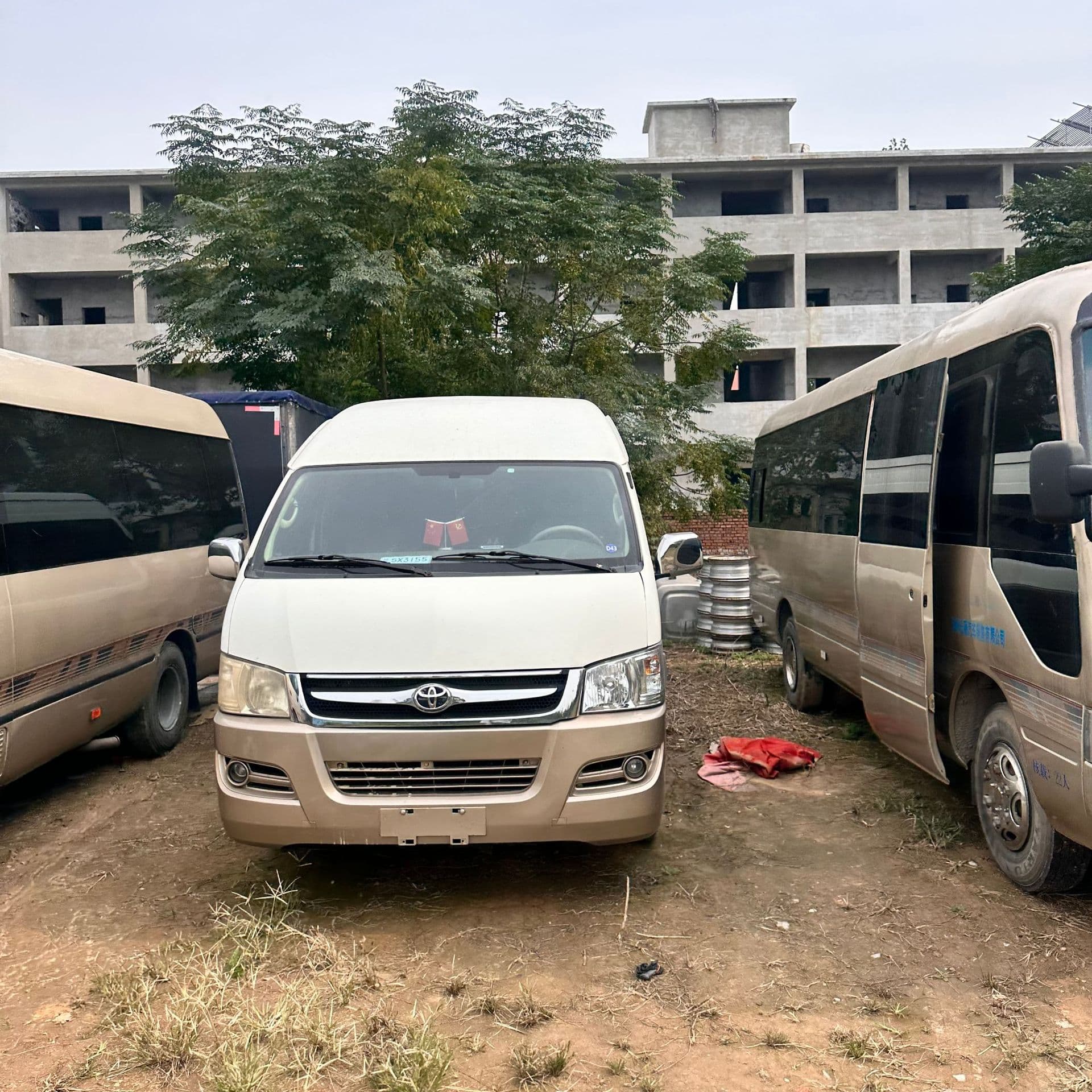Export Toyota Hiace 14-Seater Luxury Cabin Business Reception Commuter Used Vehicle Factory