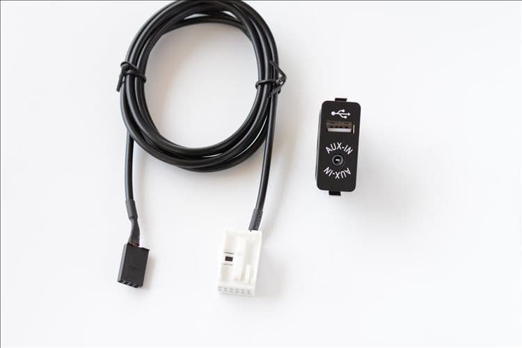 AUX Interface for BMW E60 E63 E64 E65 E81 E82 E87 E88 E70 E90/E91 E92