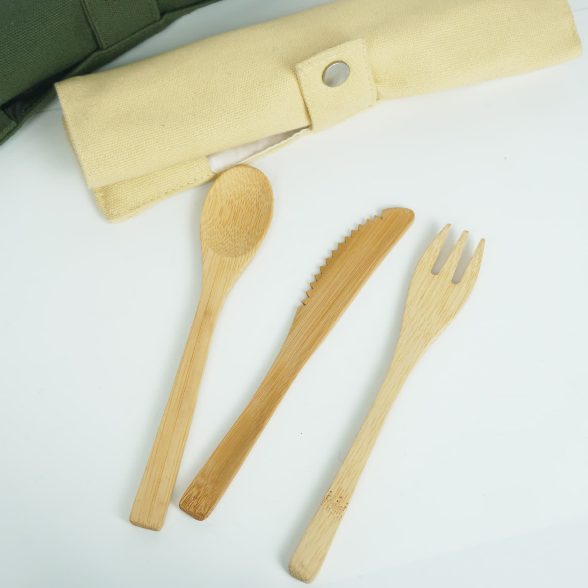 Portable Bamboo Dining Set with Bamboo Knife, Fork, Spoon, and Cloth Bag, Modern Simple Japanese Style, Natural Color, One-Stop Export