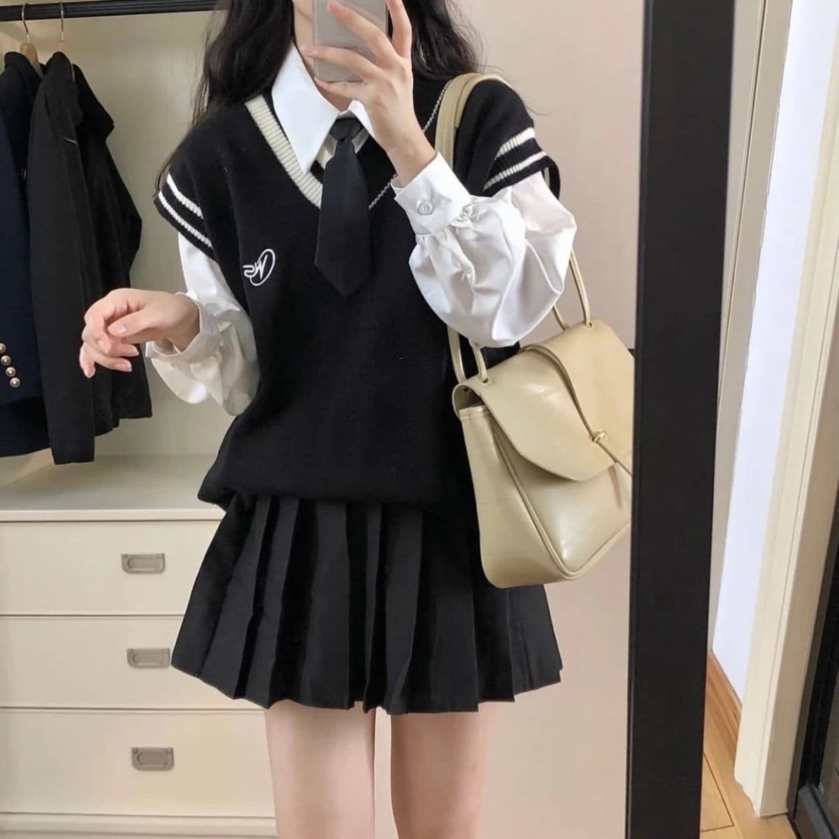 Two-Piece Set / 2023 Fall-Winter College Style V-Neck Knit Vest Sweater for Women JK Layered Long-Sleeve Shirt