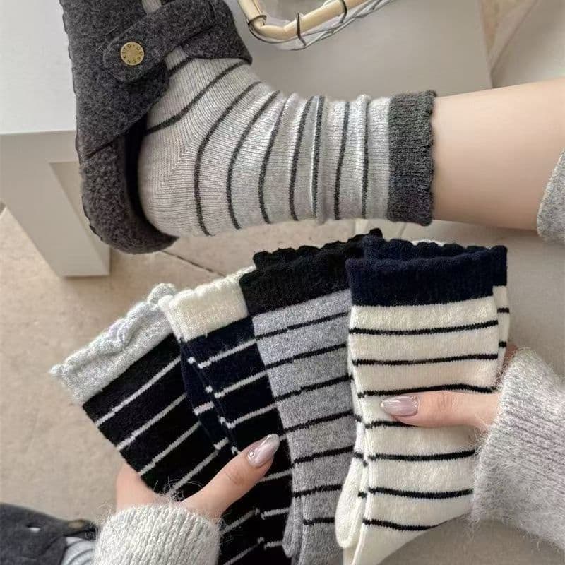 Essential striped warm socks for winter, Korean style, simple and versatile mid-calf socks with lace trim, perfect for autumn and winter.