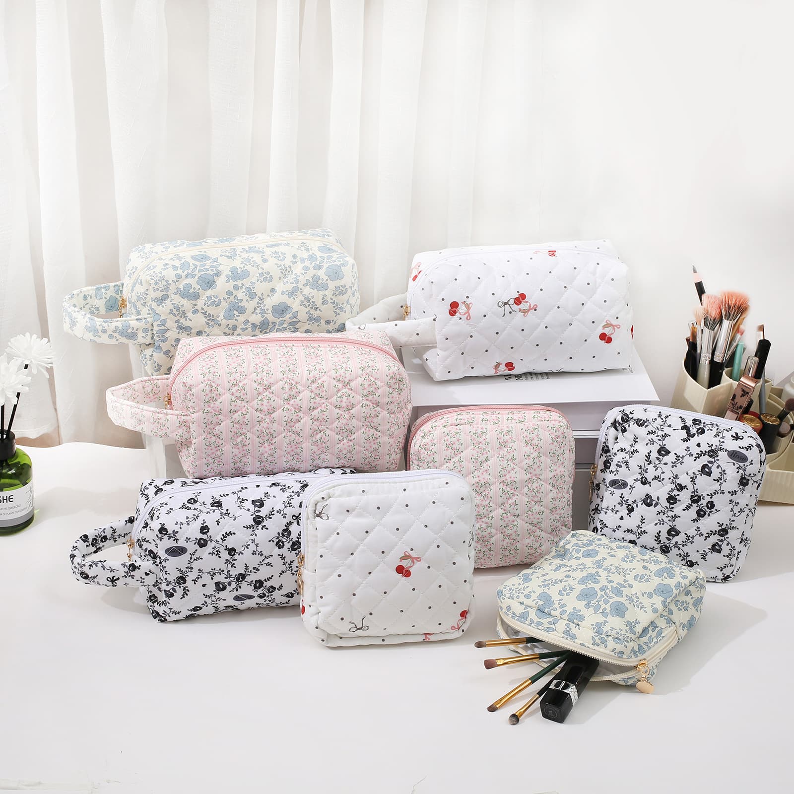 Cross-border foam cotton floral cosmetic bag portable cosmetic storage bag large capacity ins travel toiletry bag